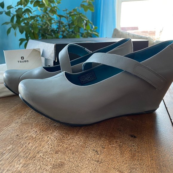 Tsubo Shoes - TSUBO Asmik "Shark" Leather Wedges
